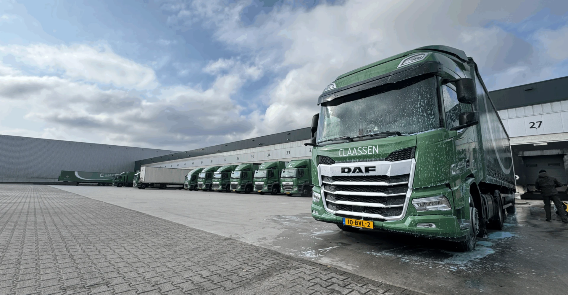 Wagenpark van Claassen Logistics gereinigd door Blink It